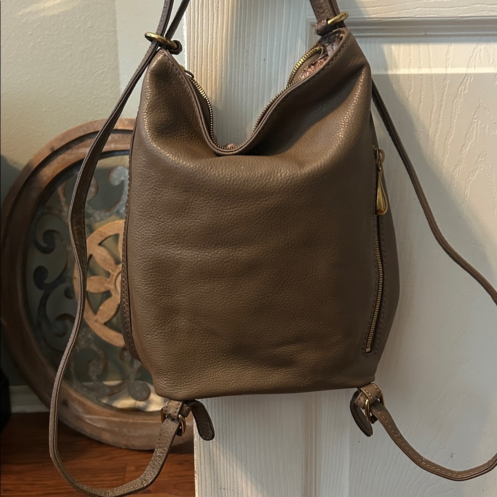 HOBO Classic Brown Leather Hobo Bag. Can be shoulder bag or backpack. - Picture 2 of 7